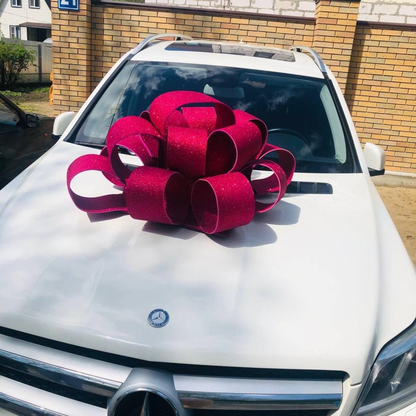 Большой бант на машину