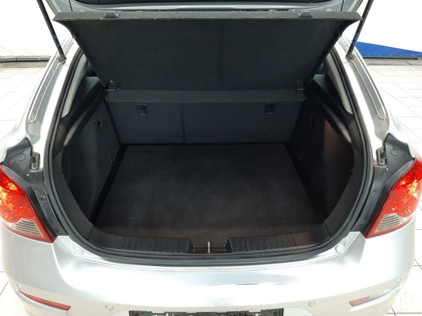 Серый шевроле круз