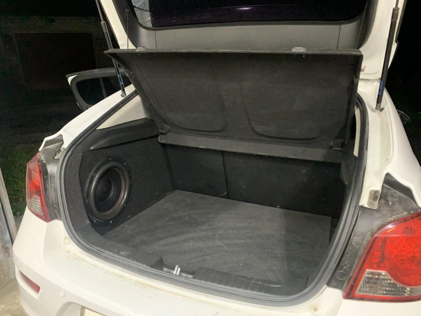 Стелс сабвуфер Круз хэтчбек