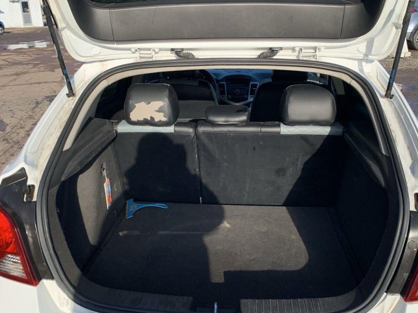 Chevrolet cruze hatchback багажник