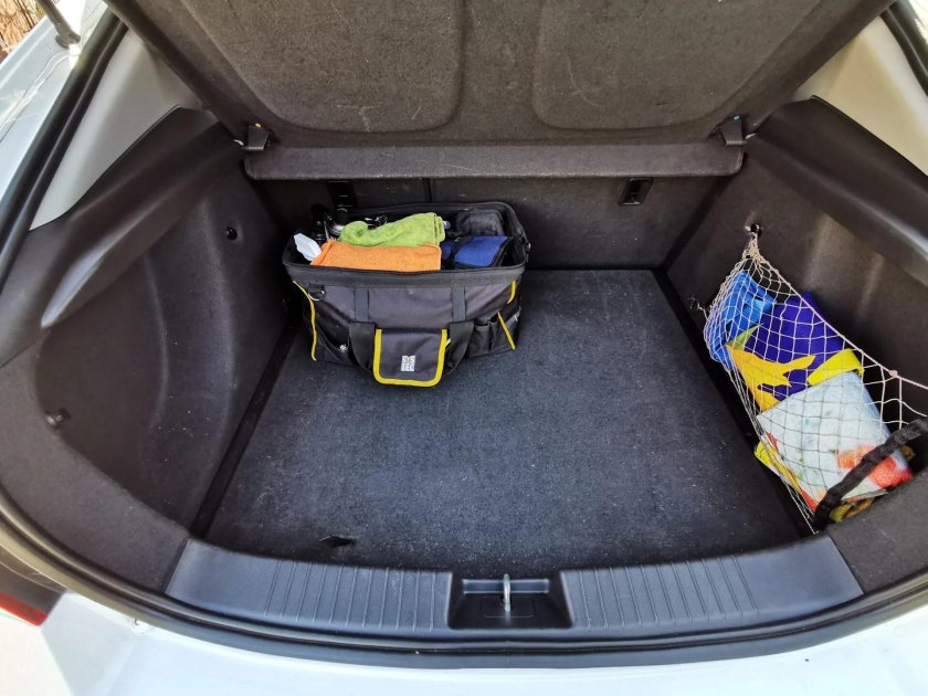 Шевроле Круз хэтчбек багажник