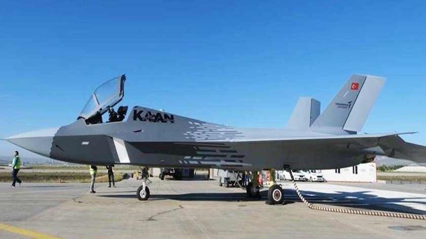Турецкий самолет каан