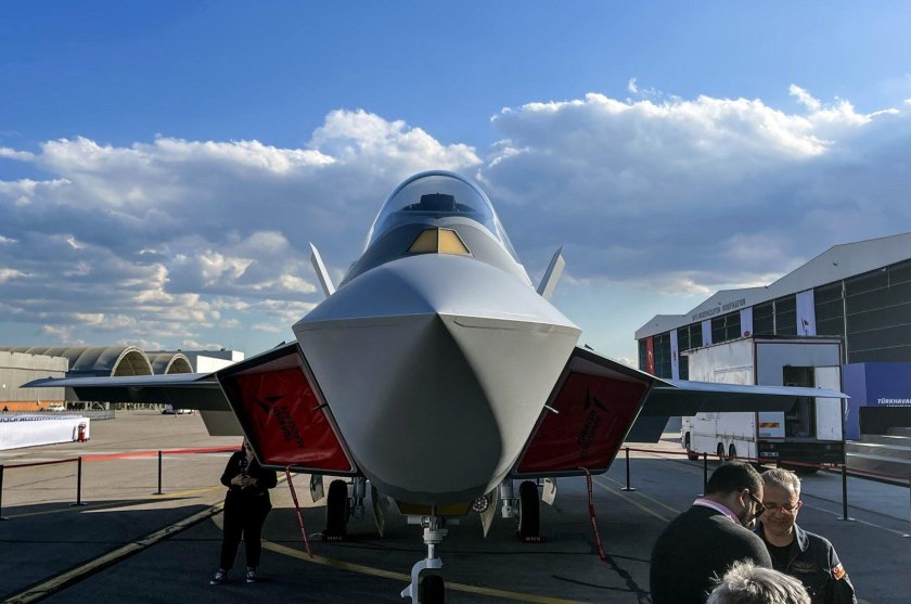 Турецкий самолет Каан