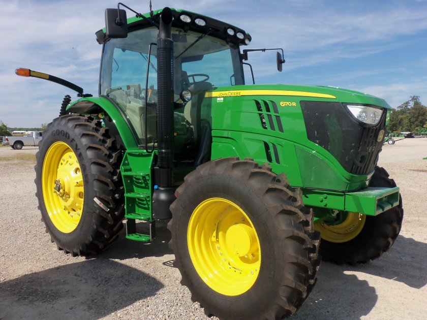 Трактор Джон Дир