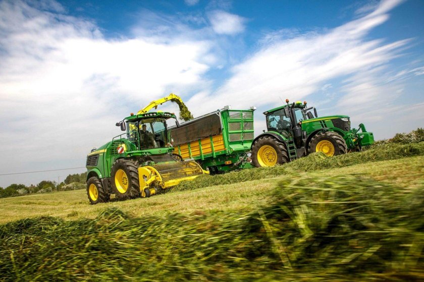 Джон Дир 9000