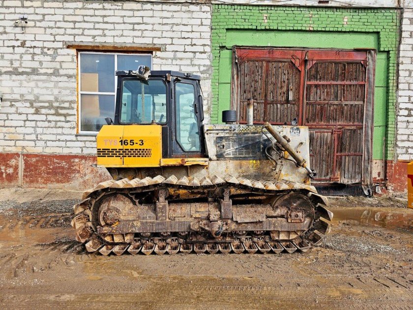 Гусеничный бульдозер