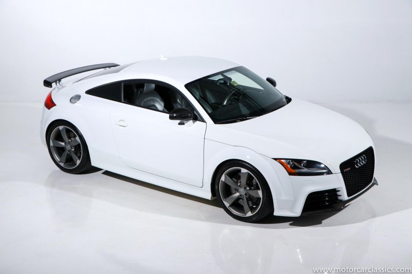 Audi TT 2012 красный рамка номер