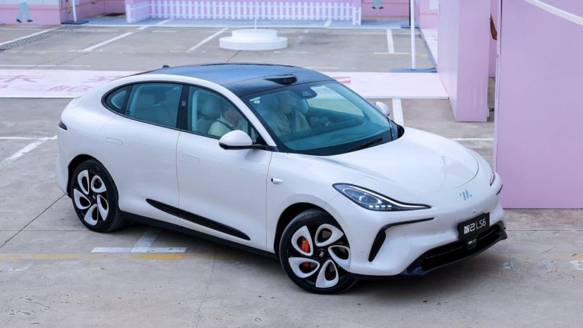 Китайский кроссовер похоже на Астон-Мартин