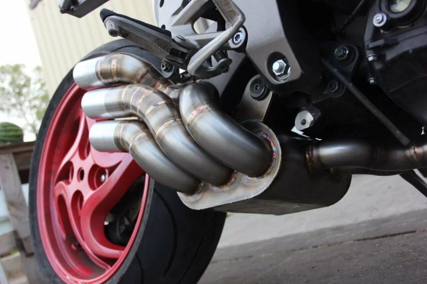 Выхлоп на мотоцикл