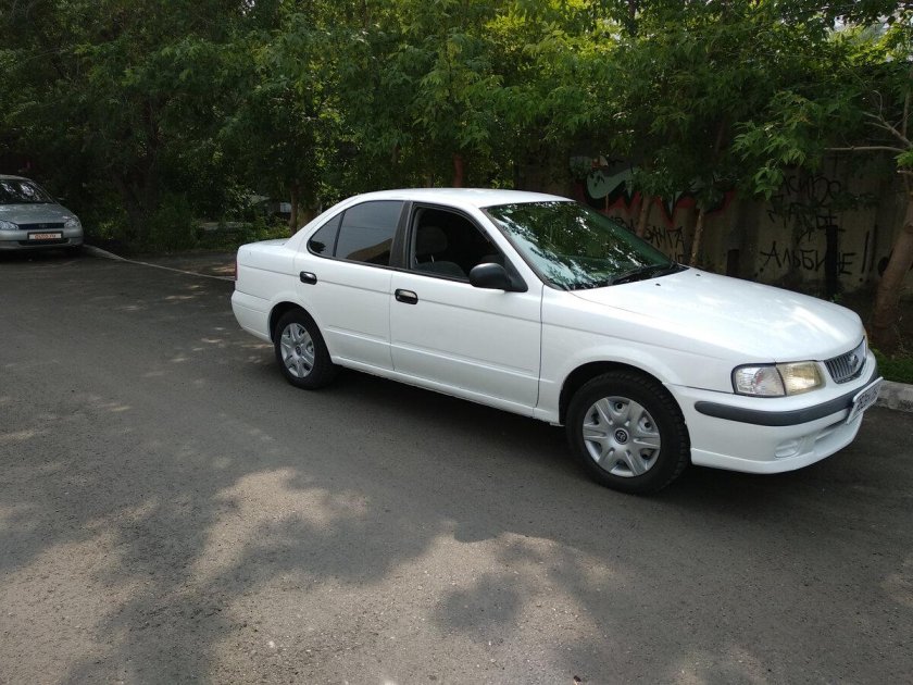 Nissan Sunny 2001 белый