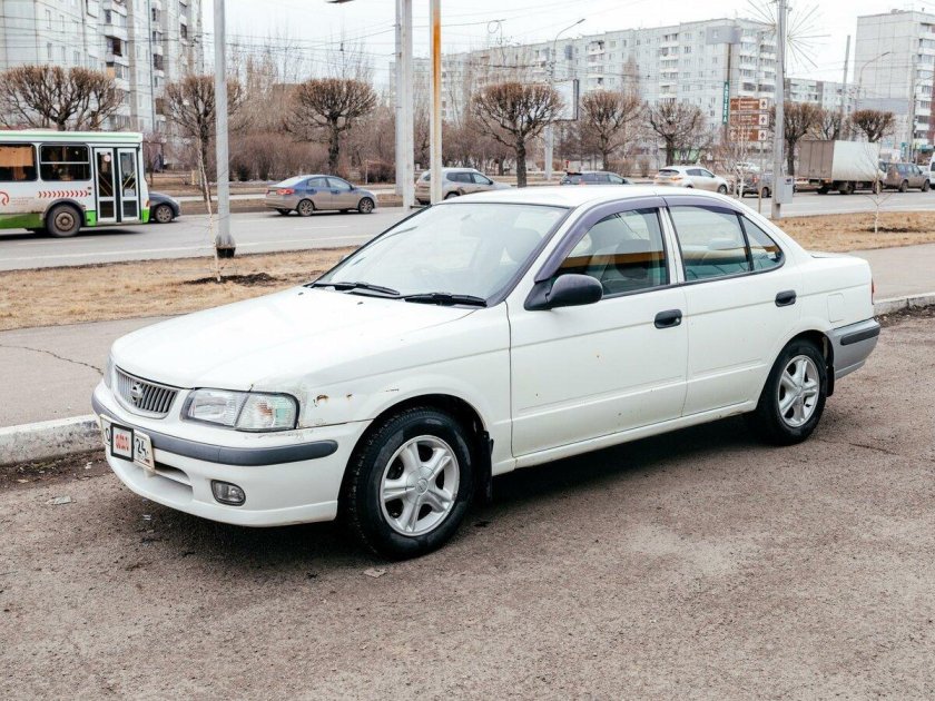 Ниссан Санни белый