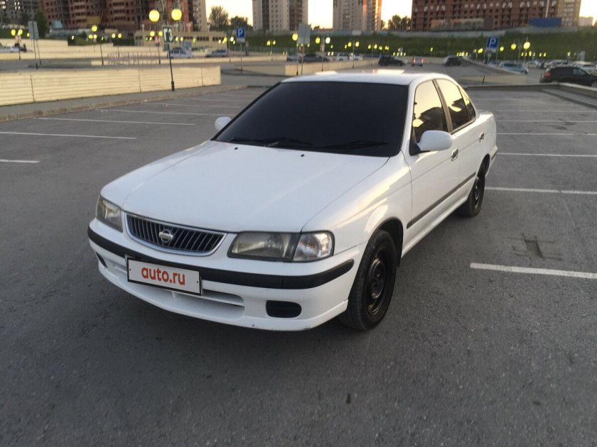 Nissan Sunny 2001 белый