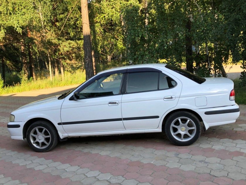 Nissan Sunny 2000