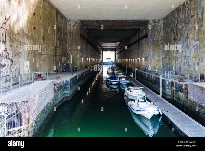 Лорьян база подводных лодок