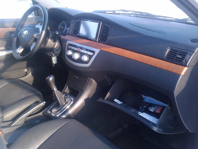 Лифан Солано 2012 салон