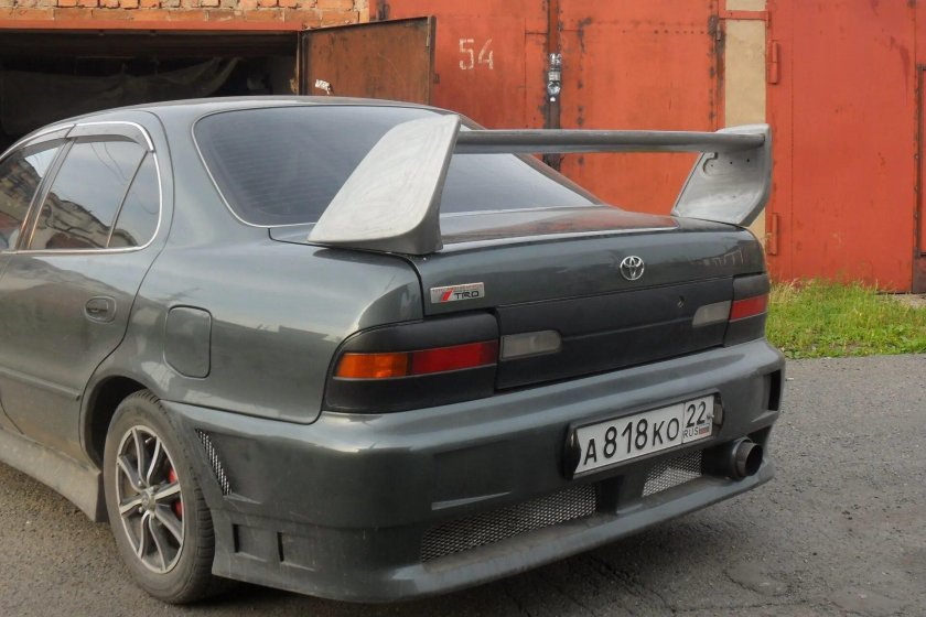 Тойота Спринтер ае100