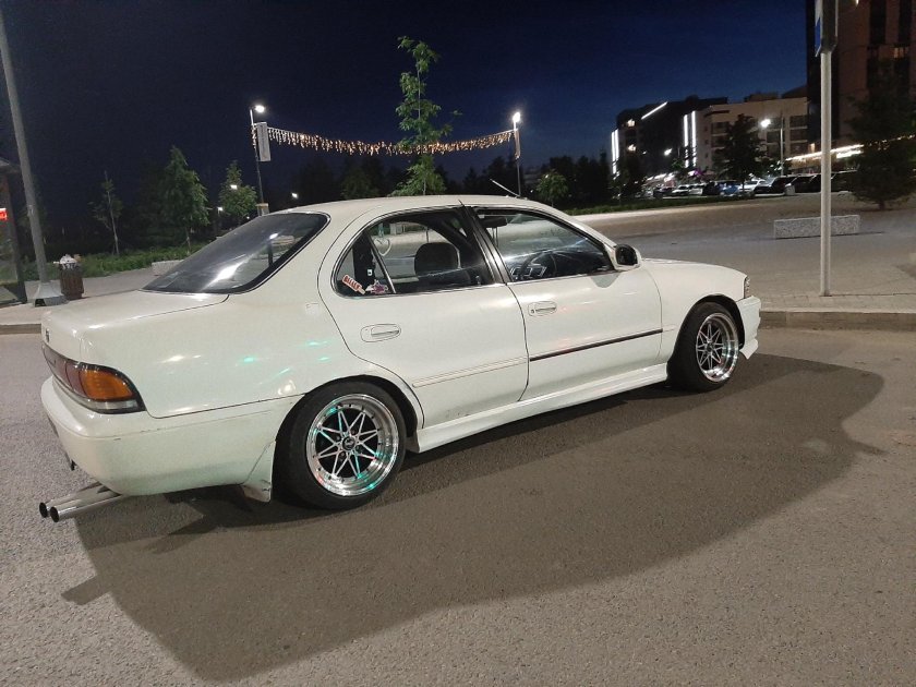 Toyota Sprinter ae100