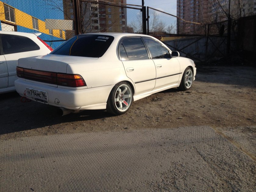 Toyota Corolla ae100