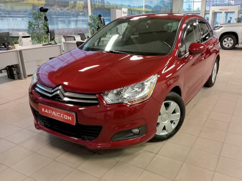 Ситроен с4 хэтчбек 2012 красная