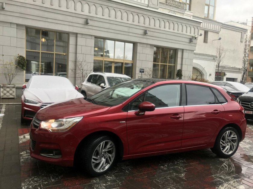 Ситроен с4 хэтчбек 2012 красная