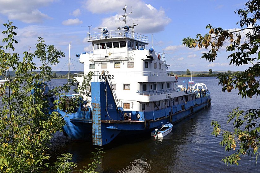 Теплоход буксир-толкач