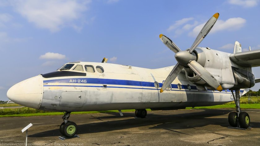 АН-24 пассажирский самолёт