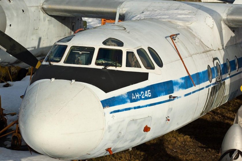 Кабина самолета АН-24