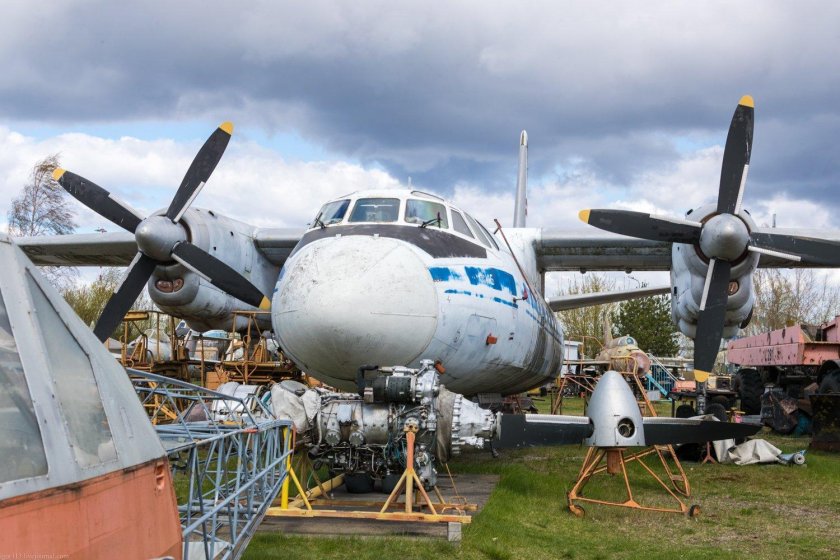 Самолет АН 24