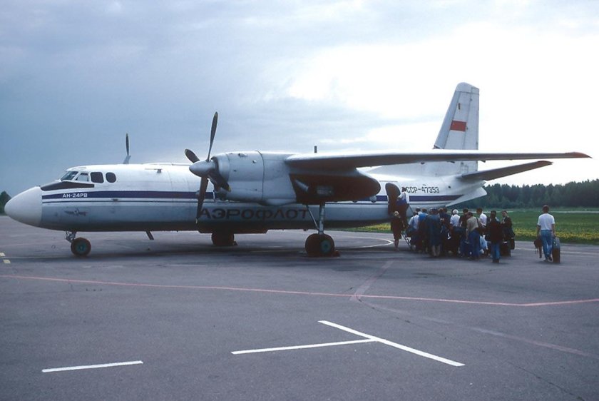 АН-24 пассажирский самолёт Завитинск