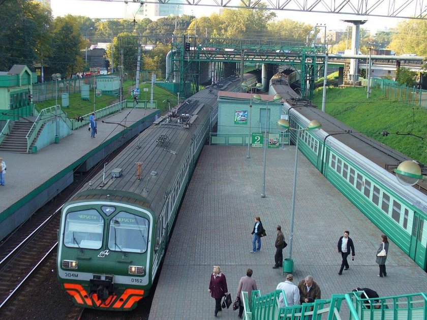 Авиамоторная станция электрички