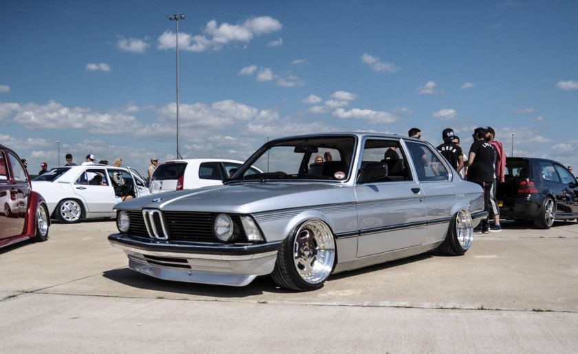 BMW e21