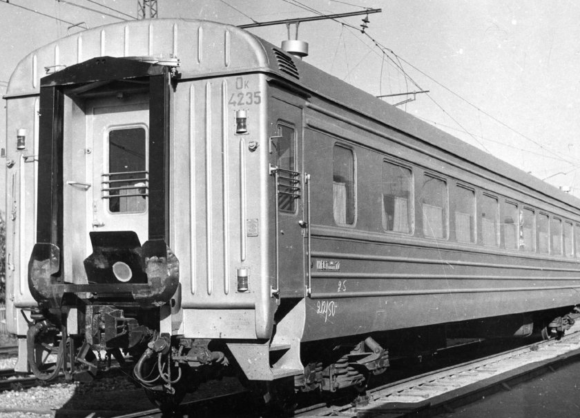 Пассажирские вагоны СЖД