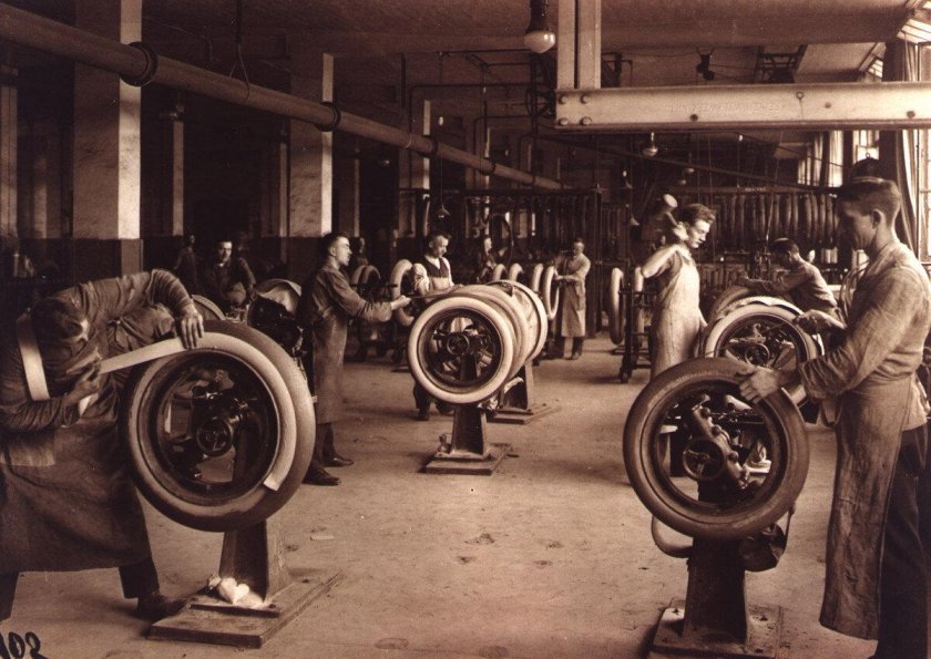 Первые автомобильные шины