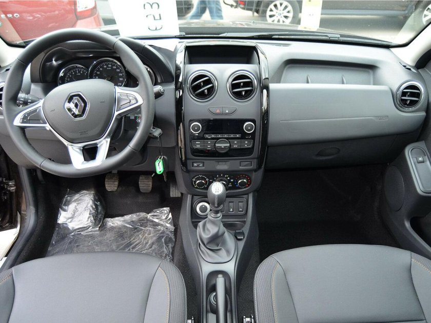 Рено Дастер 1 Рестайлинг салон