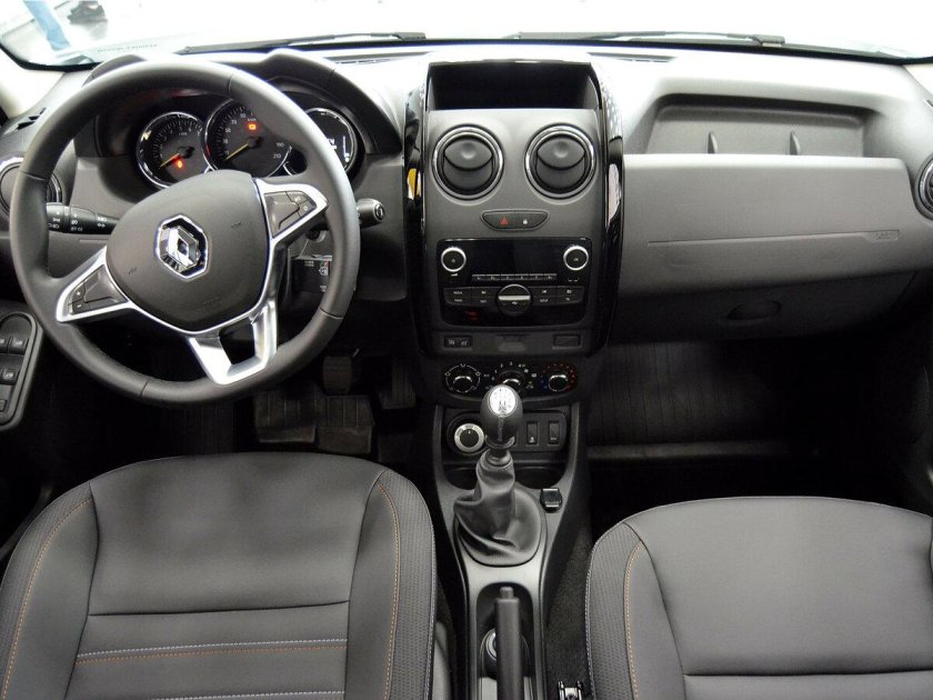 Рено Дастер 1 Рестайлинг салон