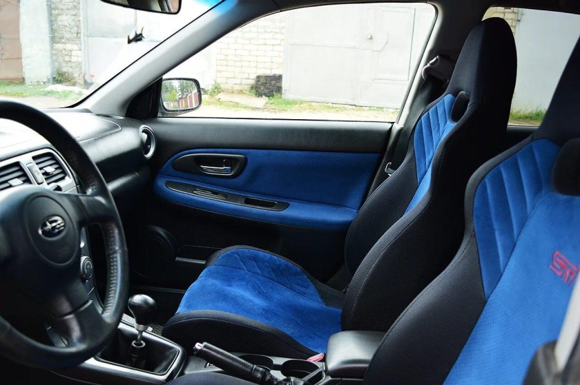 Subaru WRX STI сидения