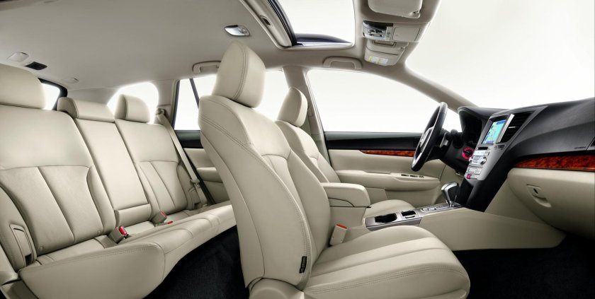 Субару Аутбек салон