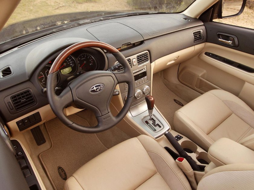 Subaru Forester SG 2005 салон
