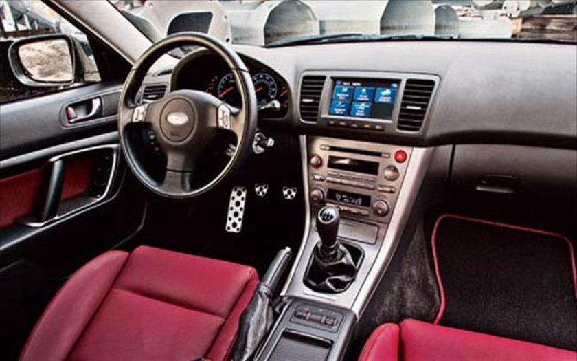 Субару Легаси салон