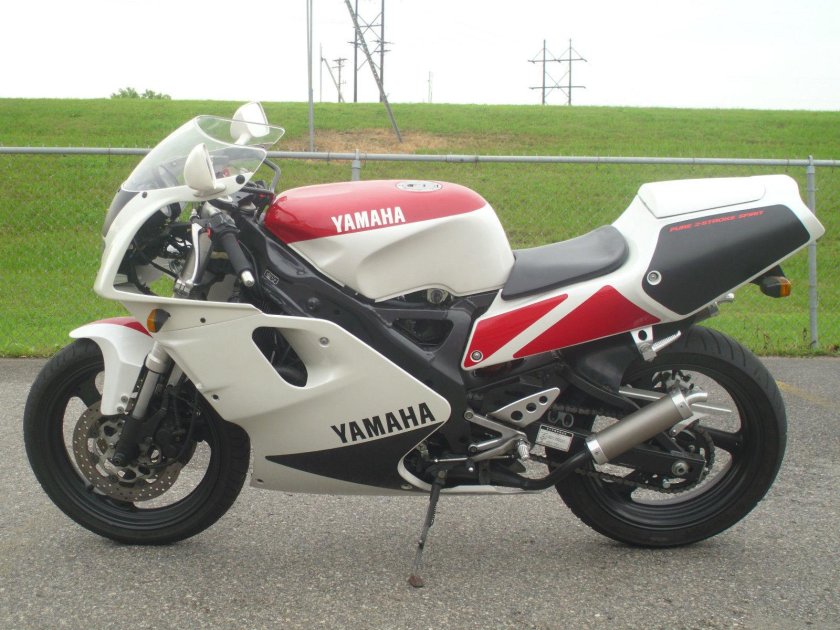 Yamaha FZR 250
