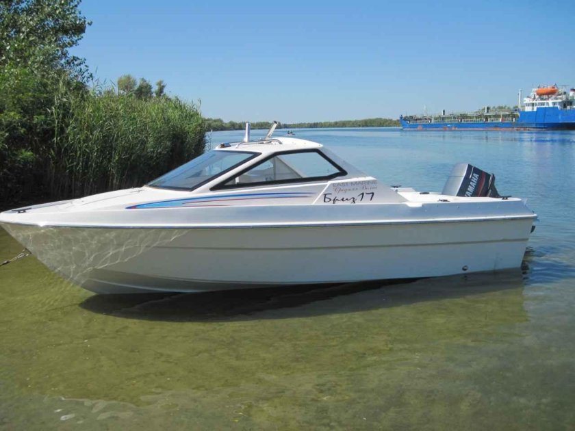 Лодка Бриз 17