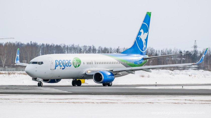 Boeing 737-900 Pegas Fly