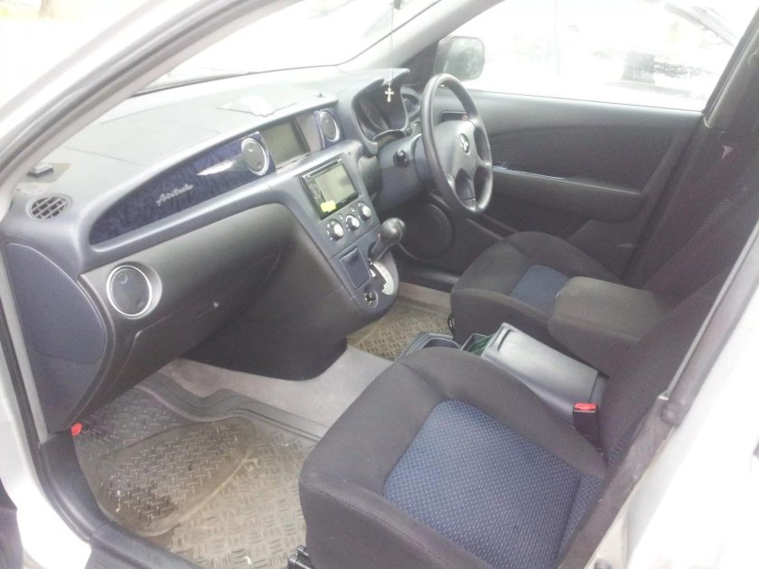Mitsubishi Airtrek 2001 салон