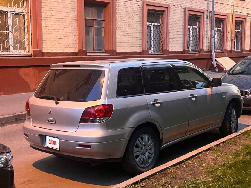 Митсубиси аиртрек 2002