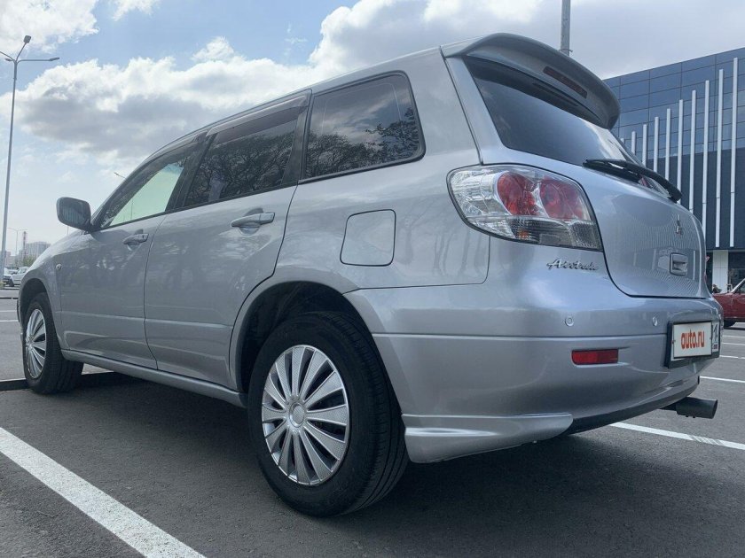 Митсубиси аиртрек 2003