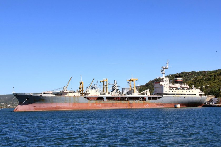 Морской танкер \ сергей осипов\