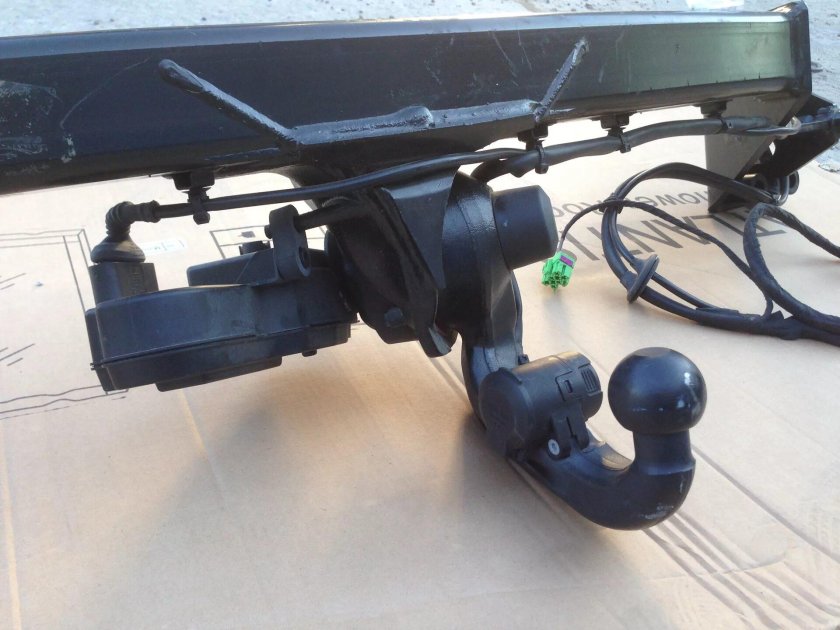 Touareg FL фаркоп электро