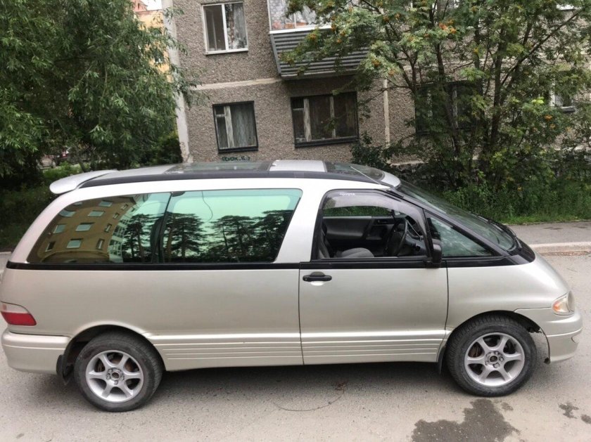 Тойота Estima lucida