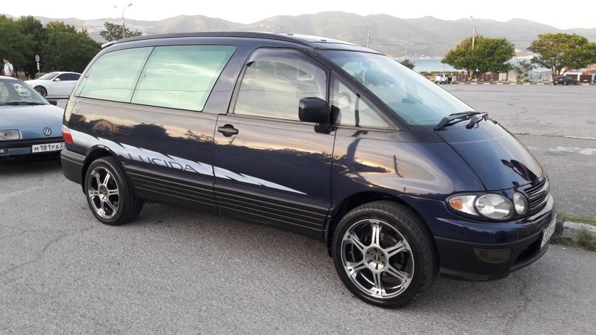 Toyota Estima lucida 2.2 at