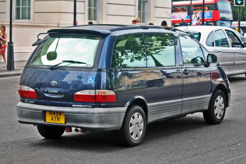 Toyota Эстима Люсида